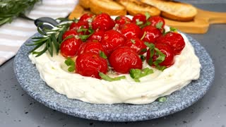 Рецепт принесла из ресторана (подсмотрела в меню): закуска "Томаты в облаках", вкусно, просто и украсит любой стол