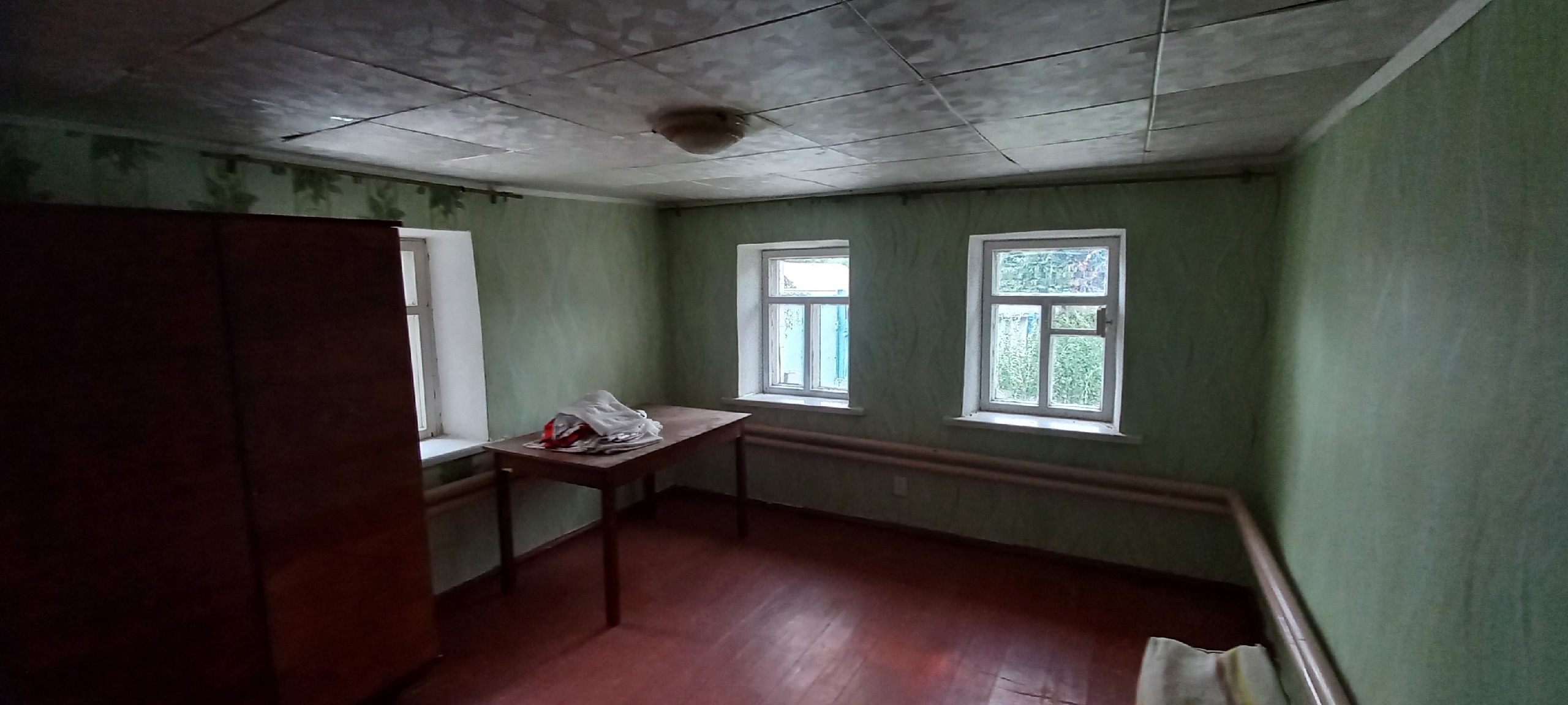Продам флигель 41.8 кв.м. Артемовский район, остановка Магистральная. От хозяина. Есть гараж для машины. Цена 2.2 млн. +79591849065 Геннадий