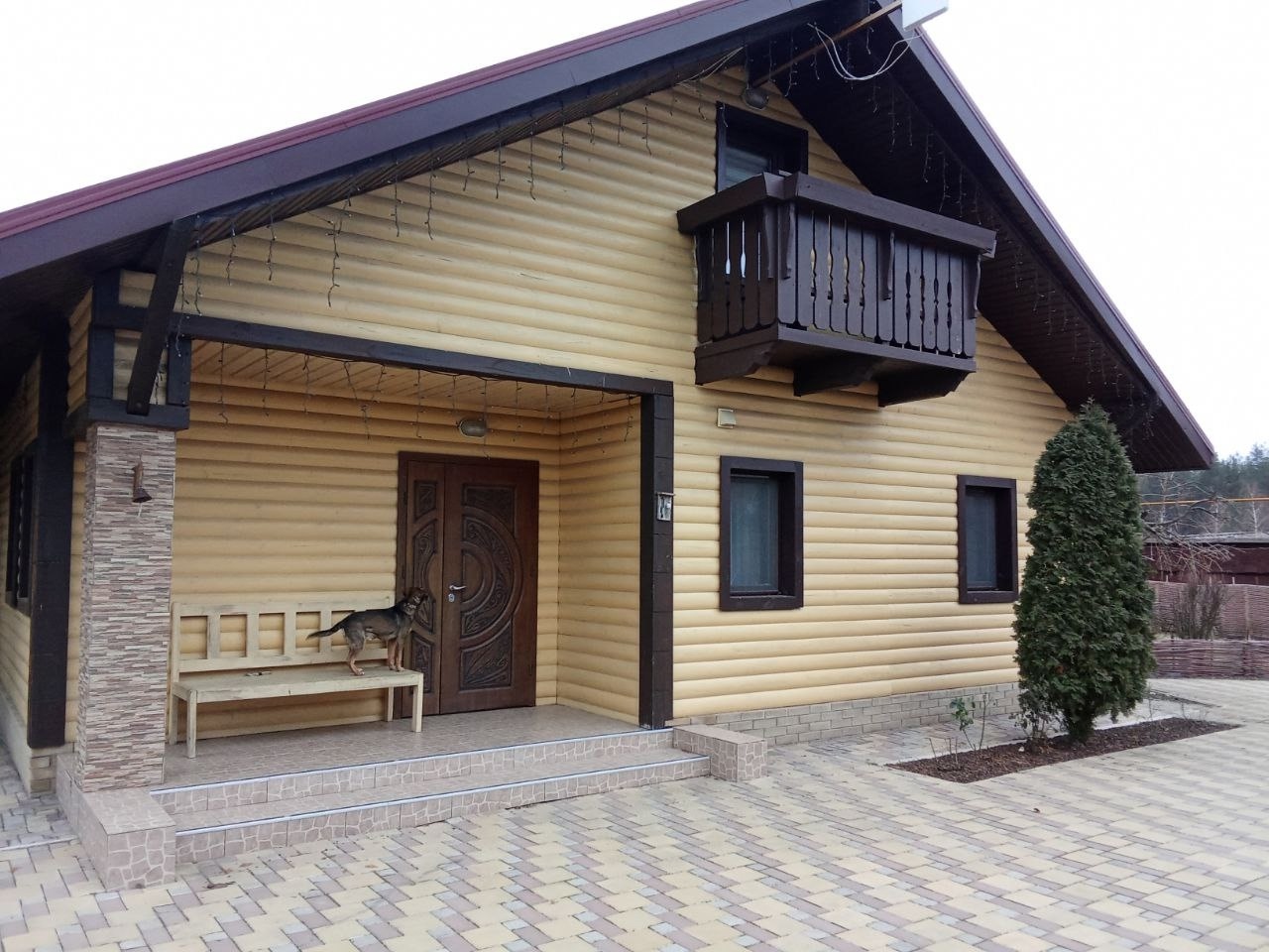 Продается эко база ‘Лимон Банан’. Комплекс для отдыха и оздоровительных процедур расположен в п. Пурдовка (7км от г.Северодонецка) в окружении хвойного леса на участке 0,75 га (госакты) и состоит из: ⁃ две русские бани на дровах ‘Молодильня’ и ‘Целебная’, расположенные на первом этаже площадью 195,4 м2. ⁃ Гос...