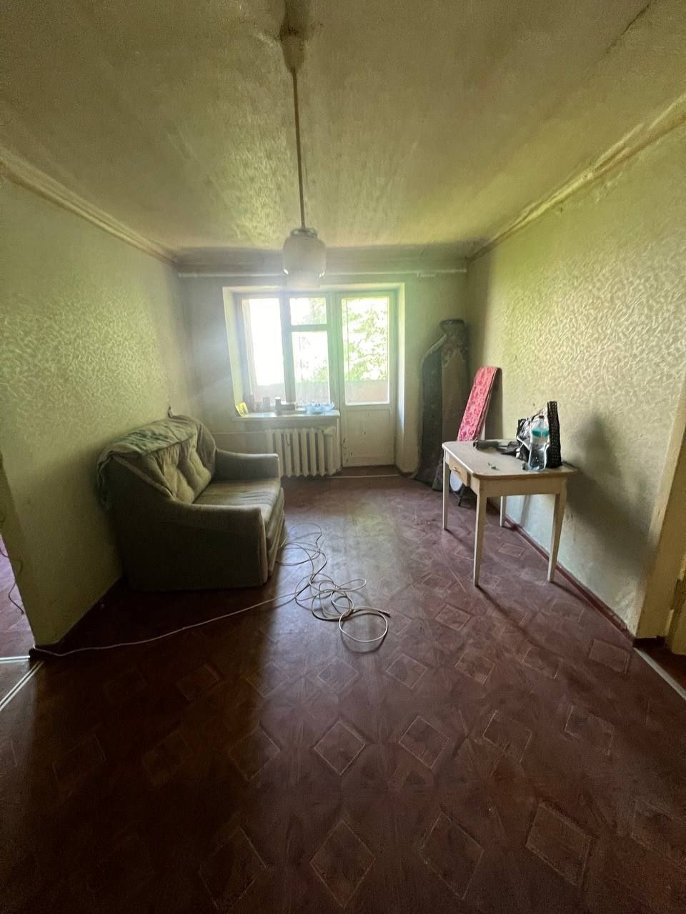 Продам 2-х комнатную квартиру на ул. Звейника 2/5 эт. общ. 41 кв. м. Дом кирпичный, квартира тёплая, не угловая, комнаты раздельные, колонка, с/у совмещённый, балкон. Рядом больница, магазины, транспорт. Документы РФ. ✅ Цена 4 500 000₽. ☎ +79592952103 Николай ...