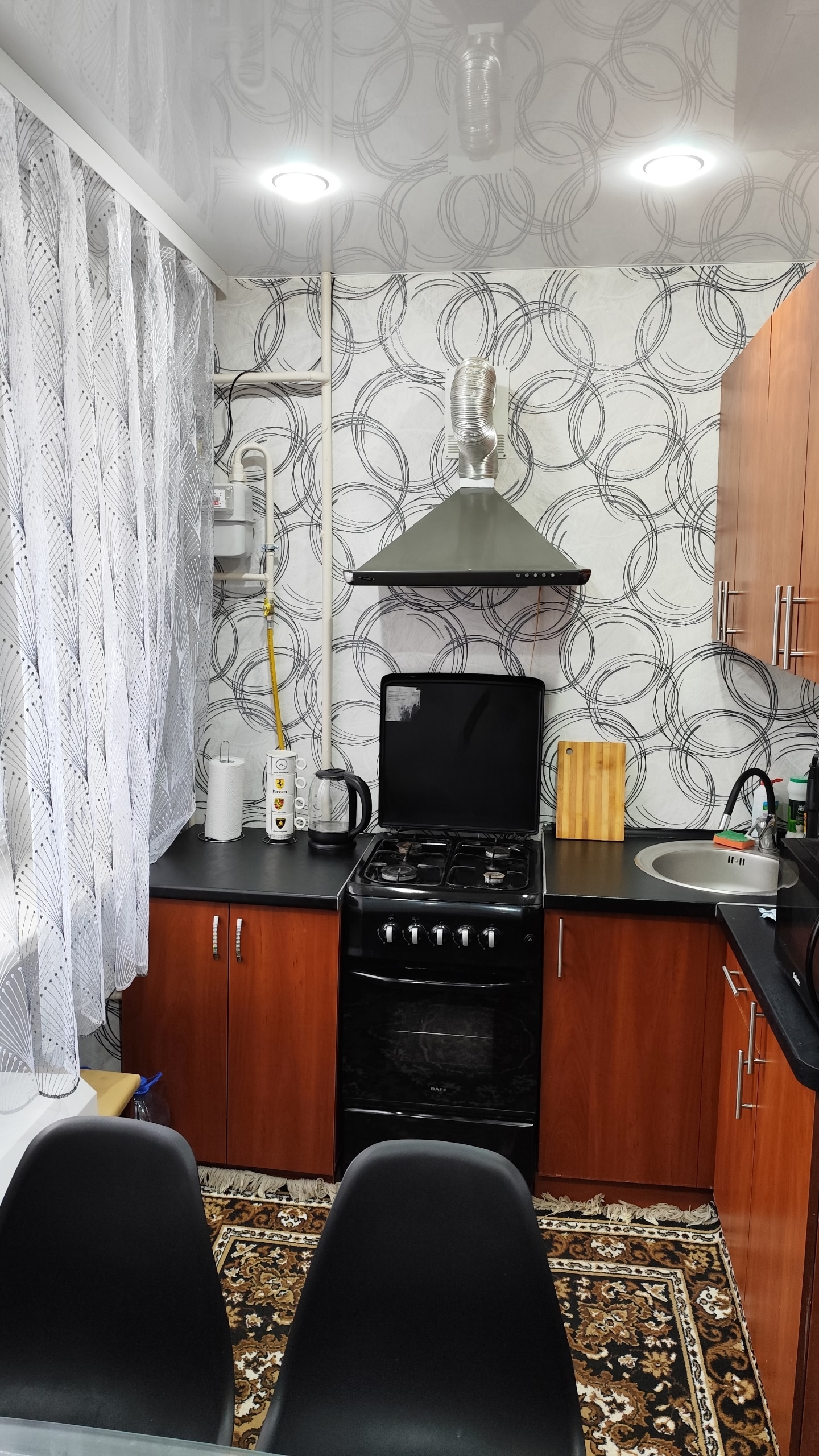 Сдам однокомнатную квартиру в городе Краснодон ПОСУТОЧНО в квартире имеется всё для комфортного проживания рядом Центральная Городская Больница супермаркет Спар Рынок все подробности по телефону +79591012536, +79591164925 Телеграмм Ватцап...